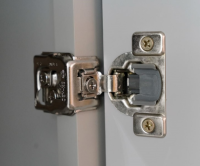 Soft-closing door hinges